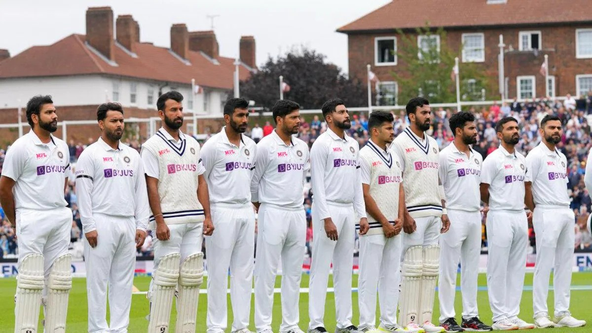 Team India wears black armbands in memory of coach Vasu Paranjape at the Oval