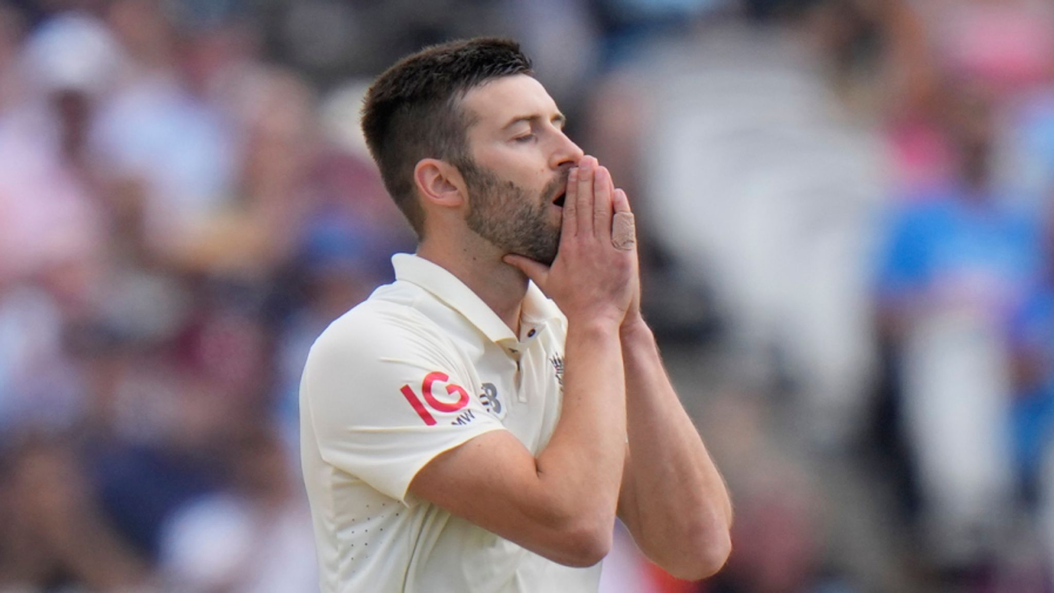 Anderson replaces Wood for Adelaide Test; Leach retained in the squad
