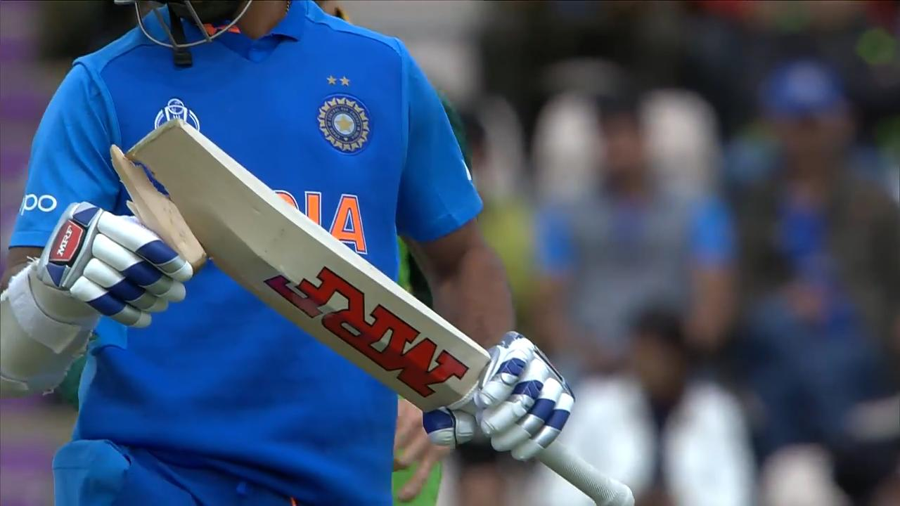 Bat signed by 2011 World Cup-winning team fetches USD 25,000 on NFT auction